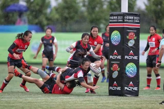 橄榄球赛后采访曝光，内幕引发热议的简单介绍