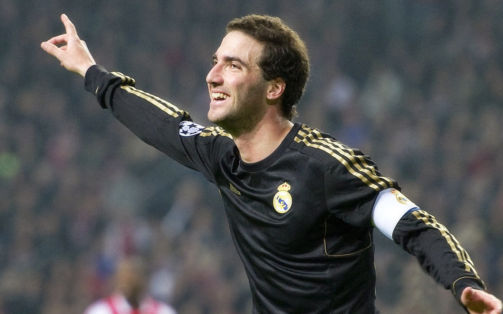 伊布的复仇，当F1冠军之夜被足球巨星点亮