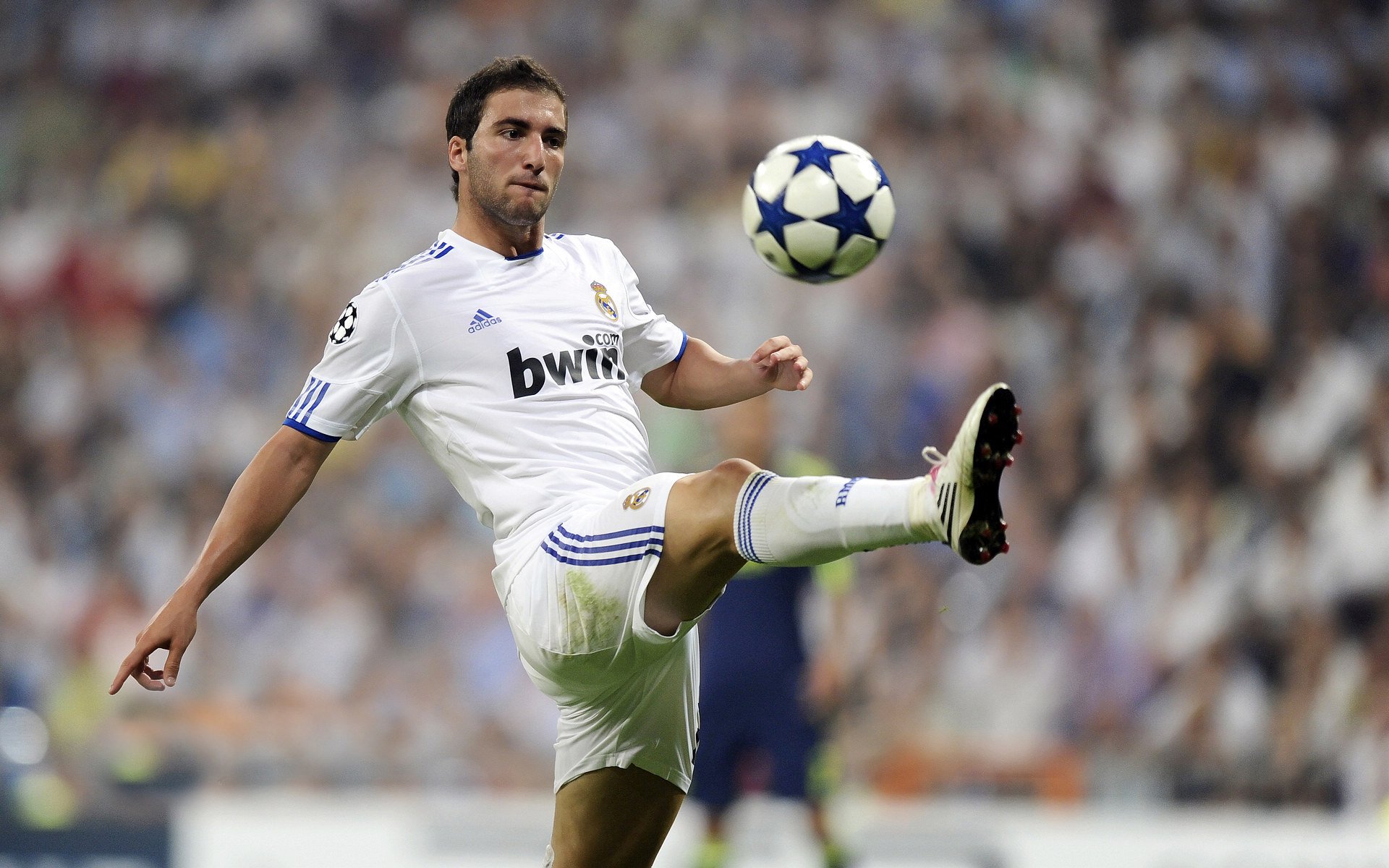 开云体育入口-当金州勇士的子弹列车碾过克利夫兰，尼古拉·约基奇在F1方向盘后写就新的统治篇章