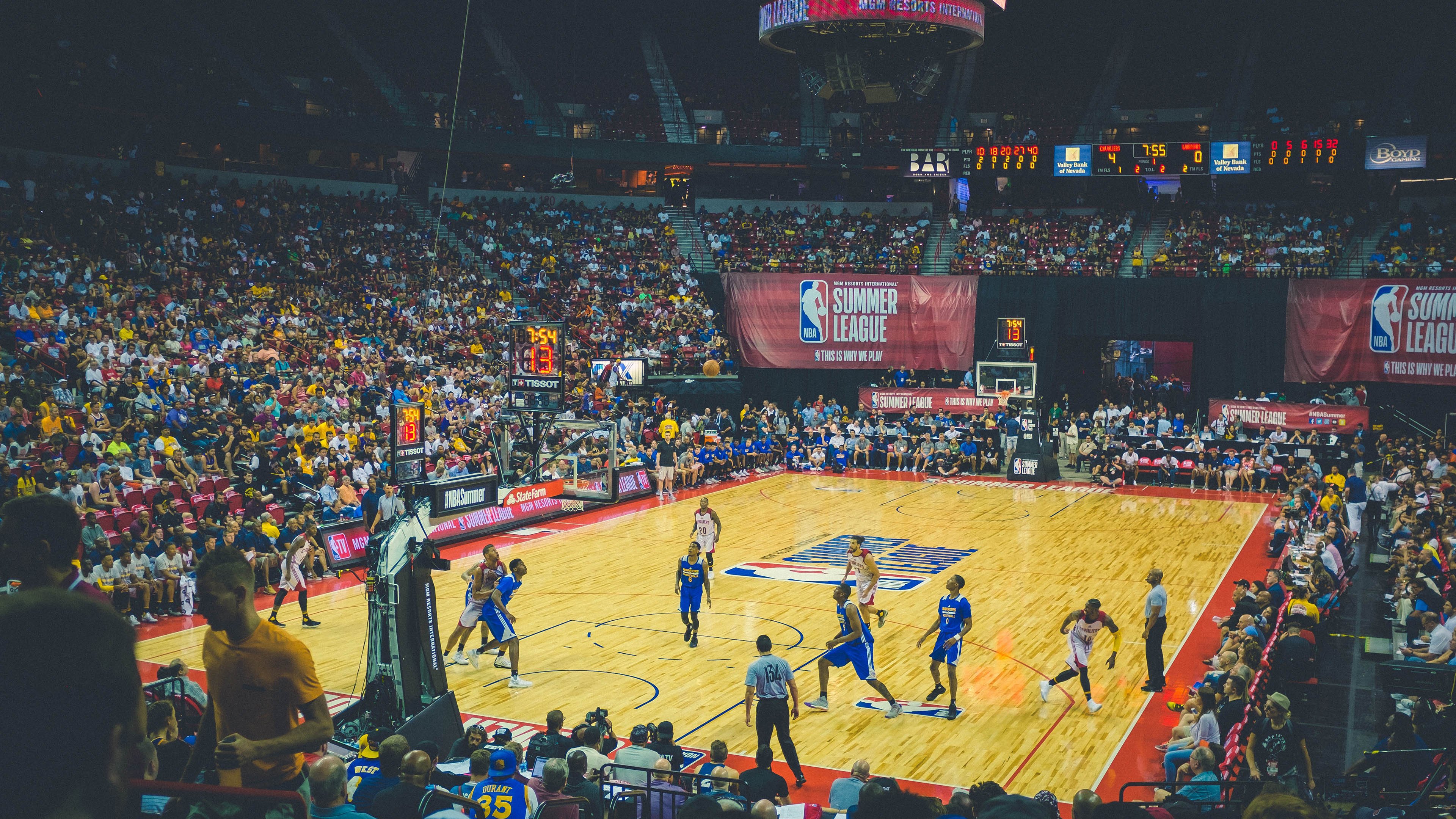 开云体育官网-字母哥轰塌金州，勇士提前埋葬灰熊，西部新王的无声宣示